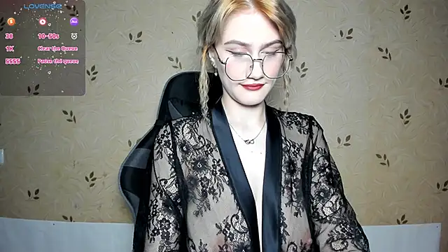 Snapshot of NicoleDaviss chatting on 12, 6, 2026 NicoleDaviss online show from 12, 6, 2026