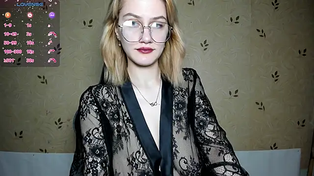 Snapshot of NicoleDaviss chatting on 4, 7, 2026 NicoleDaviss online show from 4, 7, 2026