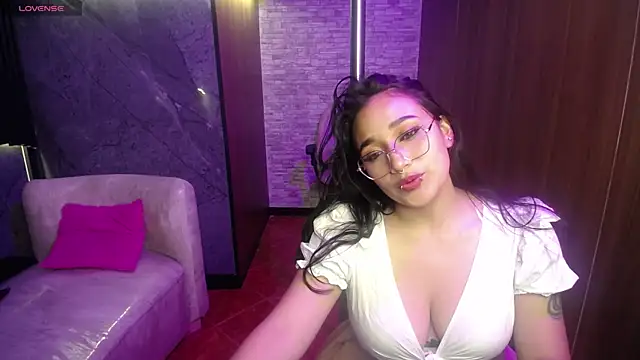 Snapshot of Aura_cute_ chatting on 4, 3, 2026 Aura cute online show from 4, 3, 2026