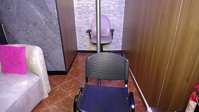 Snapshot of Aura_cute_ chatting on 7, 3, 2026 Aura cute online show from 7, 3, 2026