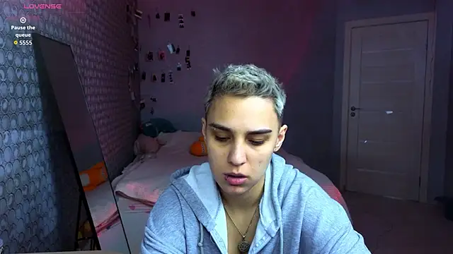 LuxuryLoverss online show from 24, 3, 2026