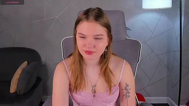 Snapshot of Saraa_Broown chatting on 3, 3, 2026 Saraa Broown online show from 3, 3, 2026