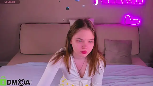 Snapshot of Saraa_Broown chatting on 15, 3, 2026 Saraa Broown online show from 15, 3, 2026