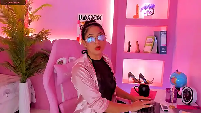 Snapshot of Holy_Lux chatting on 11, 3, 2026 Holy Lux online show from 11, 3, 2026