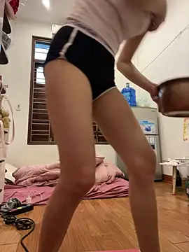 Snapshot of Miumieu2 chatting on 15, 3, 2026 Miumieu2 online show from 15, 3, 2026