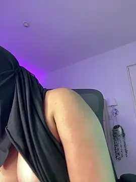 Yasmin cute online show from 2, 5, 2026