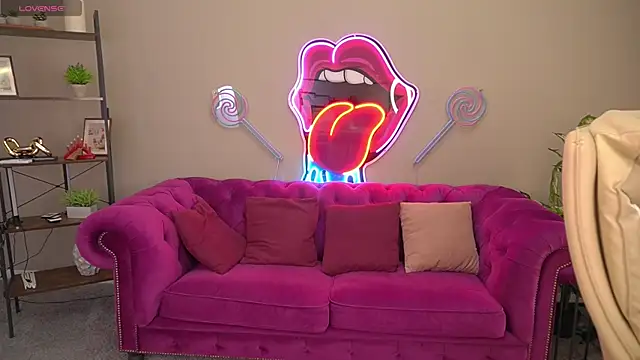 Snapshot of DawnGwin chatting on 17, 3, 2026 DawnGwin online show from 17, 3, 2026