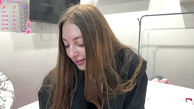 Snapshot of selena_favn chatting on 4, 6, 2026 selena favn online show from 4, 6, 2026