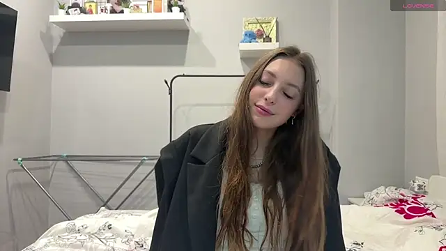 Snapshot of selena_favn chatting on 9, 6, 2026 selena favn online show from 9, 6, 2026