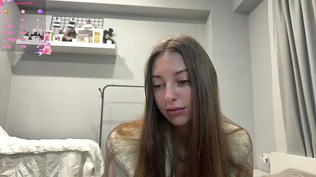 Snapshot of selena_favn chatting on 16, 6, 2026 selena favn online show from 16, 6, 2026
