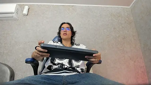 Snapshot of Noha_castellano chatting on 8, 3, 2026 Noha castellano online show from 8, 3, 2026