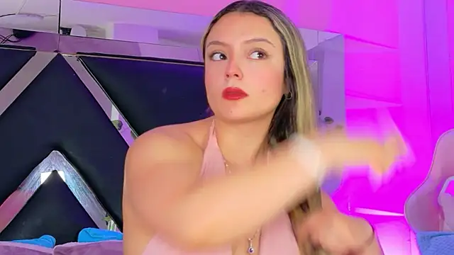 Giigii Hadid  online show from 7, 3, 2026