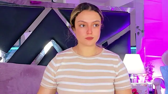 Giigii Hadid  online show from 10, 3, 2026