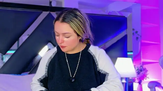 Giigii Hadid  online show from 18, 3, 2026