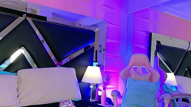 Giigii Hadid  online show from 24, 3, 2026