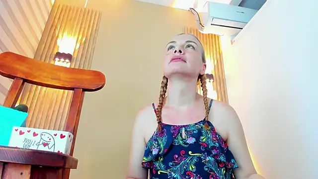 ESTHEER VARGAS online show from 20, 3, 2026