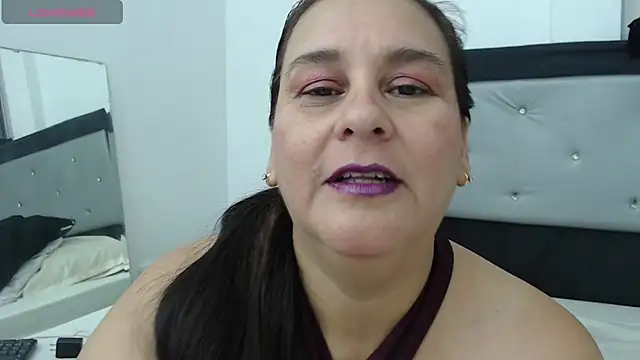 Sharlot curvy online show from 8, 5, 2026