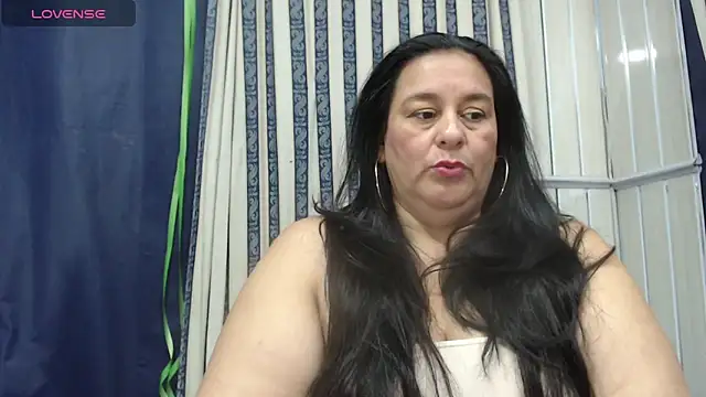 Sharlot curvy online show from 15, 6, 2026