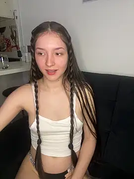 Snapshot of xluxulua chatting on 5, 3, 2026 xluxulua online show from 5, 3, 2026