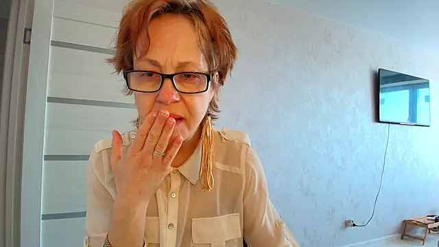 LioraWeiss online show from 4, 5, 2026