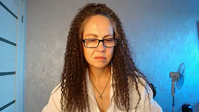 LioraWeiss online show from 3, 6, 2026