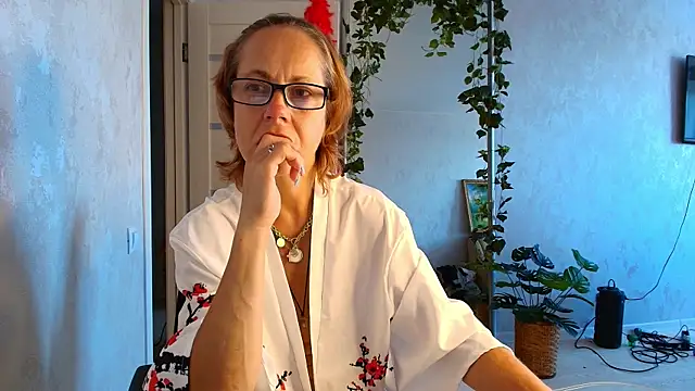 LioraWeiss online show from 21, 7, 2026