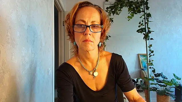 LioraWeiss online show from 22, 7, 2026