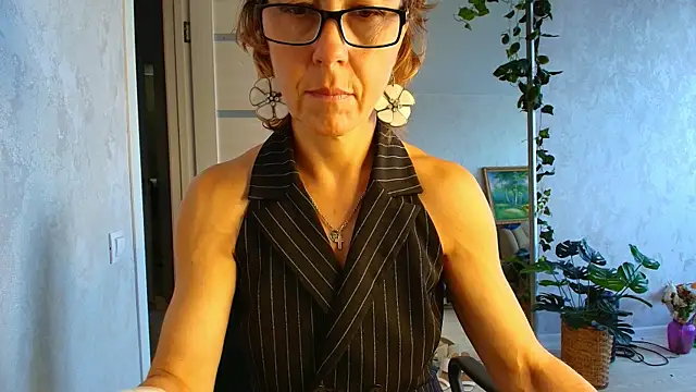 LioraWeiss online show from 1, 8, 2026