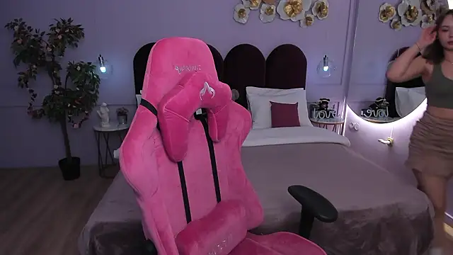 Snapshot of ElaraVance chatting on 6, 3, 2026 ElaraVance online show from 6, 3, 2026