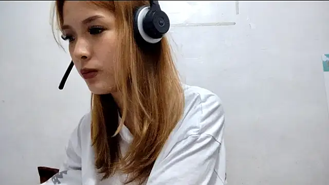 EllieCoconut001 online show from 19, 4, 2026