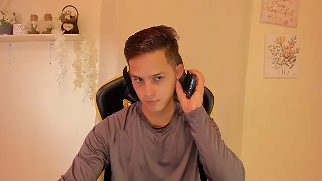 sexy andres01 online show from 6, 5, 2026
