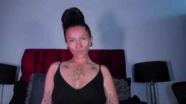 Amelie Blake online show from 28, 4, 2026