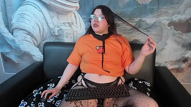 Snapshot of NicoleeDemara chatting on 14, 3, 2026 NicoleeDemara online show from 14, 3, 2026