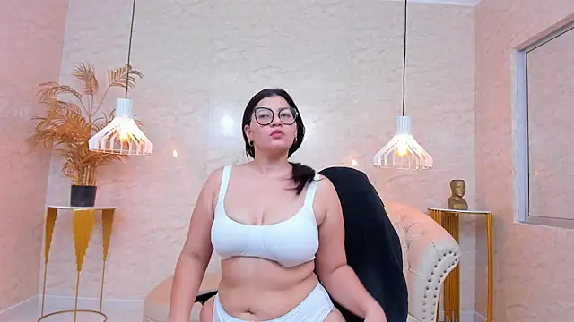 Mia Curvyy online show from 16, 3, 2026