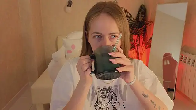 Snapshot of Bella_McKenzie chatting on 14, 3, 2026 Bella McKenzie online show from 14, 3, 2026