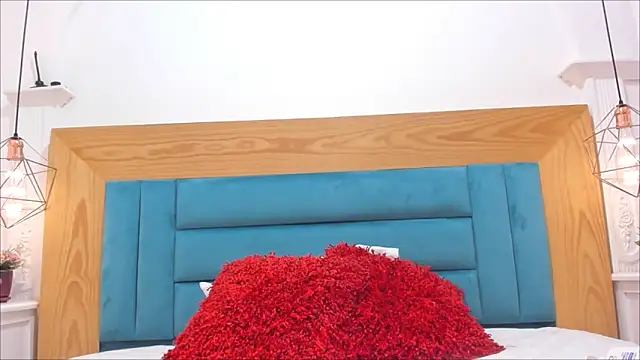 Nikol Lopez  online show from 6, 5, 2026