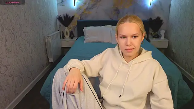 Snapshot of Ella-Ley chatting on 15, 3, 2026 Ella-Ley online show from 15, 3, 2026