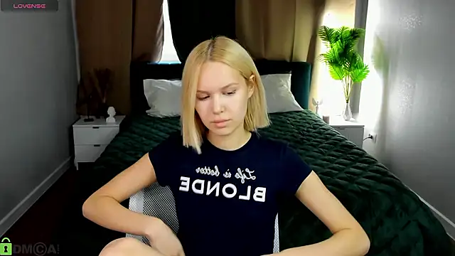 Snapshot of Ella-Ley chatting on 19, 3, 2026 Ella-Ley online show from 19, 3, 2026