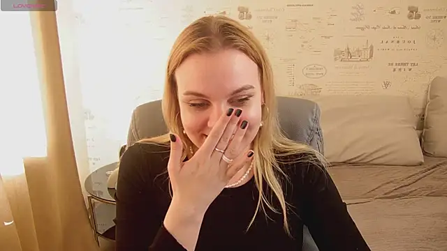 Snapshot of Glow_Margo chatting on 7, 6, 2026 Glow Margo online show from 7, 6, 2026
