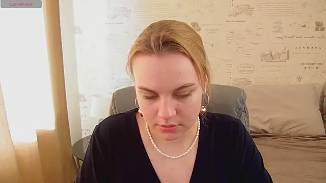 Snapshot of Glow_Margo chatting on 8, 6, 2026 Glow Margo online show from 8, 6, 2026