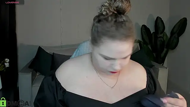 Snapshot of SofiRoce chatting on 7, 8, 2026 SofiRoce online show from 7, 8, 2026
