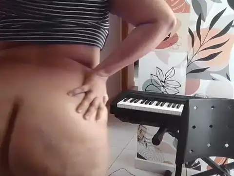 Snapshot of midsize_94 chatting on 25, 2, 2026 midsize 94 online show from 25, 2, 2026