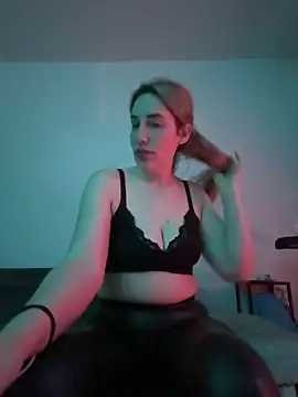 JuliaPrivat online show from 2, 3, 2026