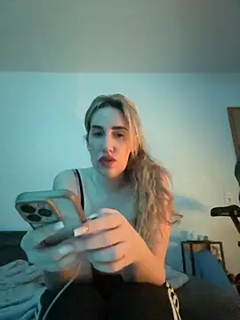 JuliaPrivat online show from 4, 3, 2026