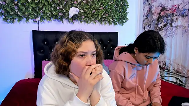 valeria and zoe online show from 4, 5, 2026