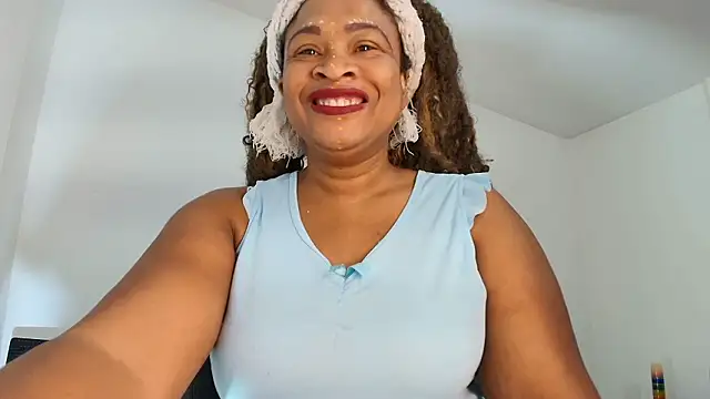 Snapshot of luxy_benet chatting on 18, 3, 2026 luxy benet online show from 18, 3, 2026