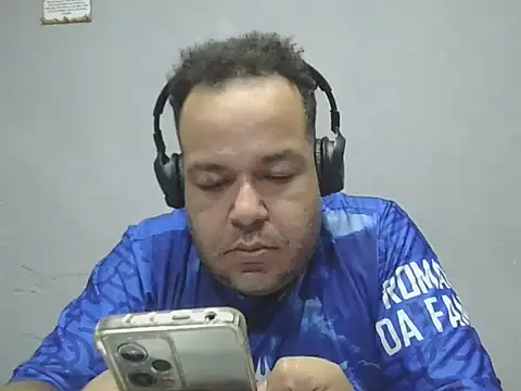 Snapshot of UrsoBissexualPauGrosso chatting on 21, 3, 2026 UrsoBissexualPauGrosso online show from 21, 3, 2026