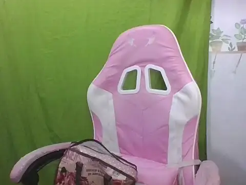 Snapshot of missrica13 chatting on 19, 3, 2026 missrica13 online show from 19, 3, 2026