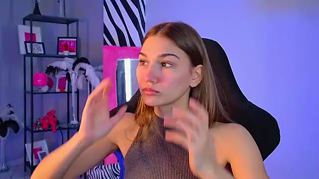 Snapshot of Sweet_Emilya chatting on 4, 3, 2026 Sweet Emilya online show from 4, 3, 2026