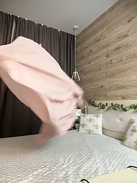 LunaVeyne online show from 5, 3, 2026